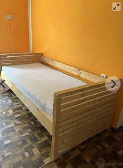 Dřevěná postel - 1