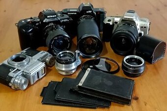 FOTO konvolut - fotoaparáty, objektivy, teleconv. aj.