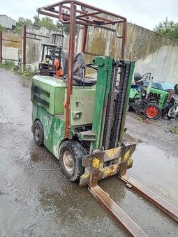 Vysokozdvižný vozík rak nafta