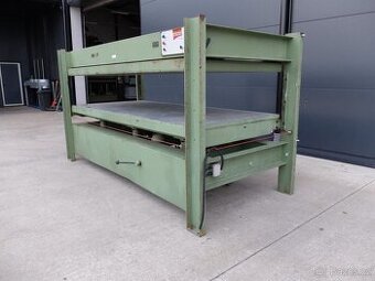 Hydraulický lis / dýhovaci lis -rozměr 1300x3000 mm
- 1