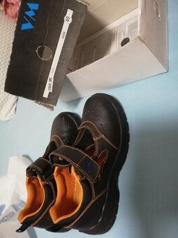 Boty pracovní s bezpečnostní špičkou