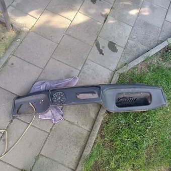 Trabant 601 palubní deska