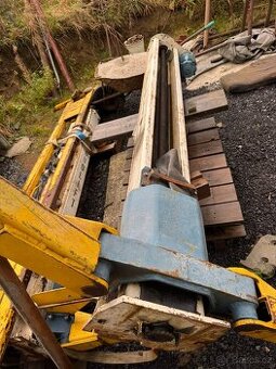 Dvousloupcový zvedák