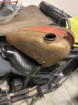 Jawa 100 robot nádrž