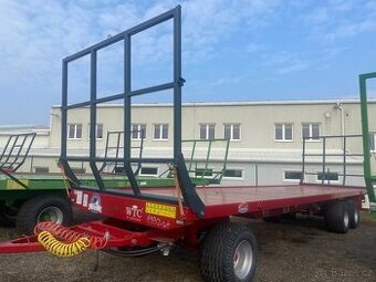 Traktorový přepravník balíků PLT 14 skladem