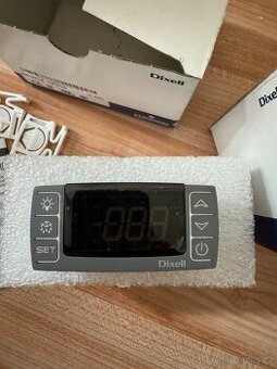 DIXEL XR10CX nový panelový termostat