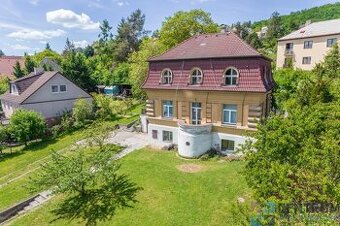 Prodej vily 272 m2 s pozemkem 1282 m2, Praha-Radotín