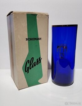 RETRO suvenýr ČSSR – Modrá skleněná váza "České Budějovice
