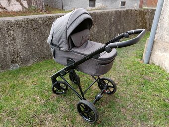 Zánovní Kombinovaný kočárek Adamex Vasco - záruka 9/2026