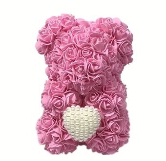 Růžový dekorativní medvídek z růží se srdcem