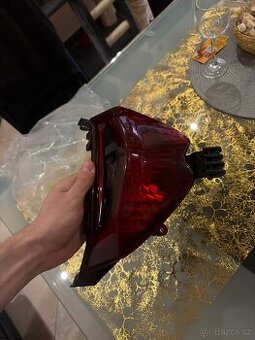 Zadní světlo na Suzuki GSF 650 S