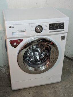 Úzká pračka s předním plněním LG