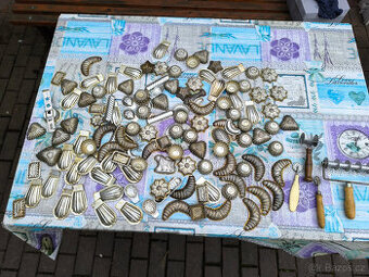 Staré formičky na cukroví,vykrajovátka,pracičky,košíčky,mix