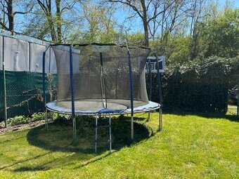 Trampolína