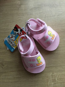 Růžové pěnové sandálky Looney Tunes vel. 21
