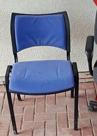 Dvě různé židle