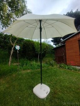 Zahradní stinný deštník