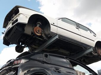 Bmw e30 - JEN dveře, kapoty, blatníky-Bez koroze
