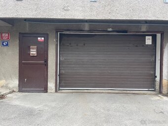 Pronajmu garážové stání v ulici Na Krocínce, Vysočany