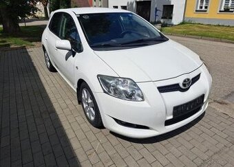 Toyota Auris 1,4 D4-D nafta manuál 66 kw