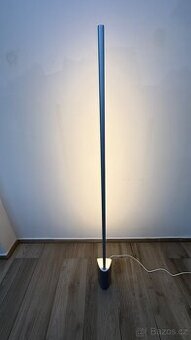 Stojící lampa Philips Hue Signe