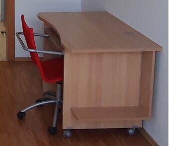 Stůl k PC včetně židle