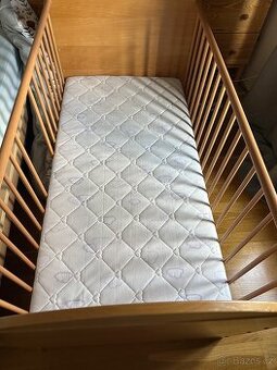 Úplně nova matrace 70cmx140cm + dřevěná postýlka