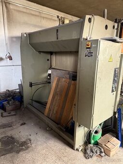 Ohraňovací lis Safan cncs-880-2550
