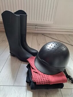 Jezdecké potřeby- přilba, boty, kalhoty
