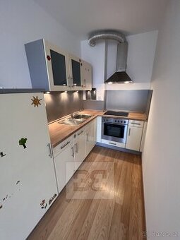 Světlý, prostorný byt 2+kk s balkónem, ulice Osadní, Praha 7