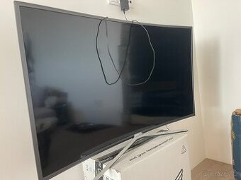 Samsung 48" zakřivená Smart TV + ovladač – plně funkční