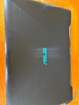 Asus herní notebook