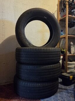 Goodyear - 215/60 R17