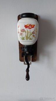 Starý mlýnek na kávu