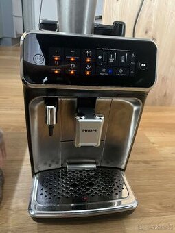 Automatický kávovar Philips EP3326/90 – výborný stav