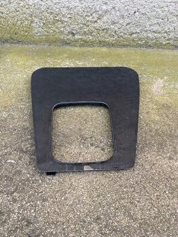 BMW E34 výdřeva kolem řadičky