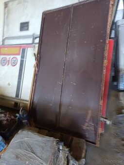 Plechová garážová vrata