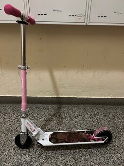 Koloběžka – bílo-růžová (větší velikost)