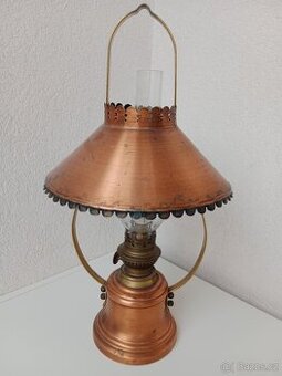 Velká měděná petrolejová lampa