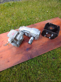 motor s převodovkou 3,5 ot/minutu