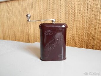 Starý, bakelitový mlýnek na kávu Tramp