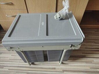 Výsuvný odpadkový koš 400 mm - 2x10L 1x20L s madly / šedý