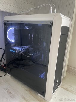 Výkonný PC na hry i práci - Ryzen 5 3600, RX 580, 32 GB RAM