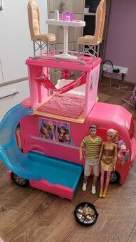 Velký Barbie karavan + panenky