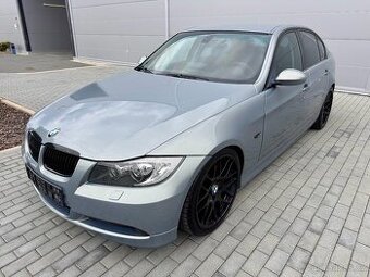 BMW e90 325i MANUÁL SPORTSITZE XENONY