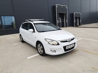 HYUNDAI i30, 1.4i, 2009,2.majitel,koupeno v ČR