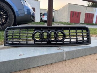 Černá maska Audi a4 b6 včetně plaketky quattro - 1