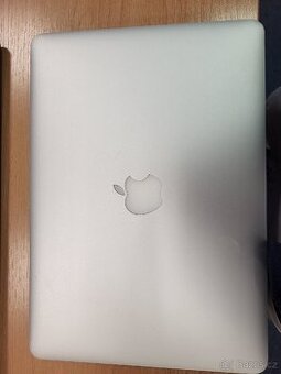 Apple Macbook Air 13" (rok výroby 2017)