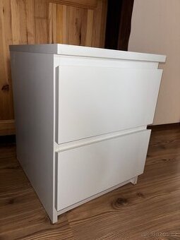 Nocni stolek Malm ikea
