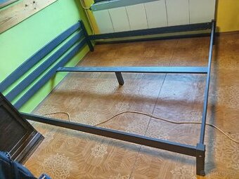 Dřevěná postel barva antracit 180x200cm